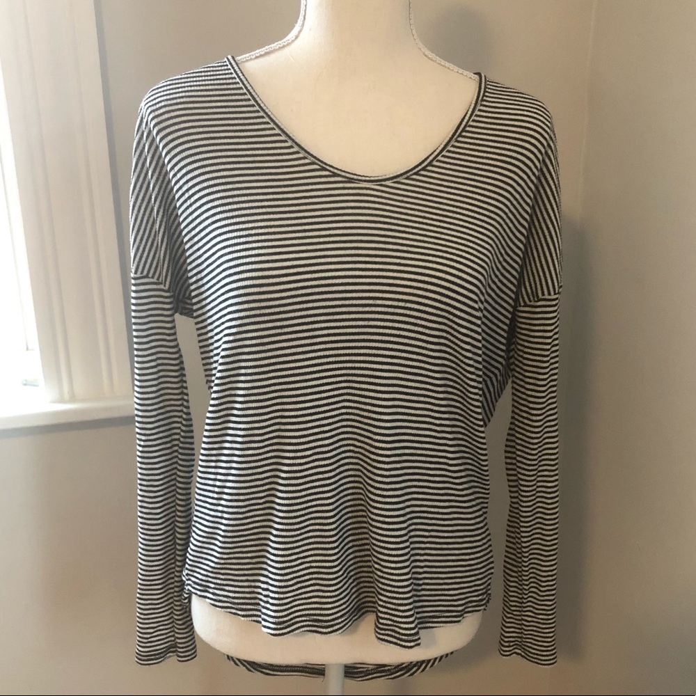 🌻 3 for $20  long sleeve relaxed fit hi-low tee